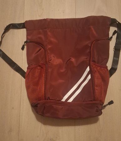 Sac à dos bordeaux avec poches latérales