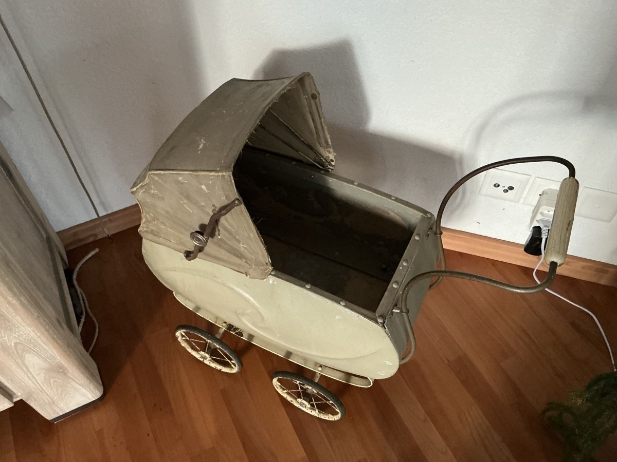 Carrozzine per bambole: Antiker Puppenwagen – Usato da Niederdorf venduto da Betonrose 1