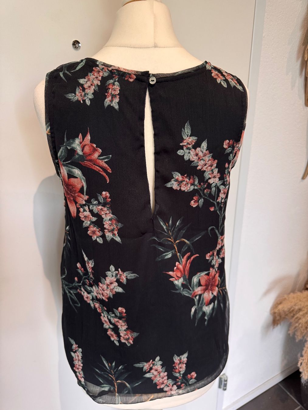 Vero Moda Camicette: Bluse Blüsli Vero Moda Gr. XS mit Blumenmuster – Usato da Rothrist venduto da Fondgruebe 2