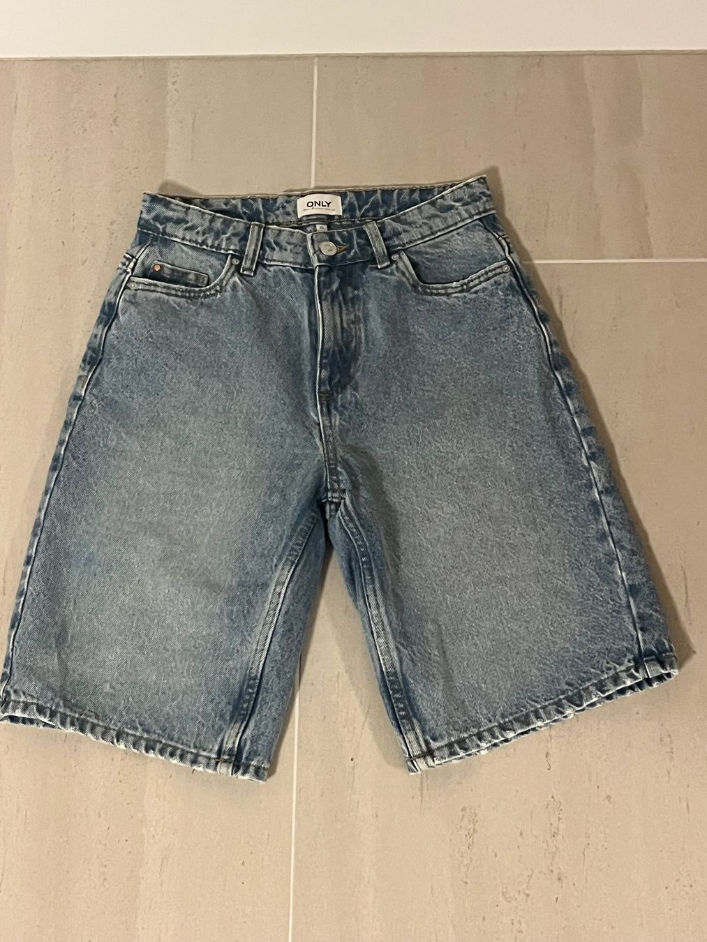 Only Jeans: Denim Short Gr S ( loose fit) von ONLY – Usato da Luzern venduto da Sono2 5