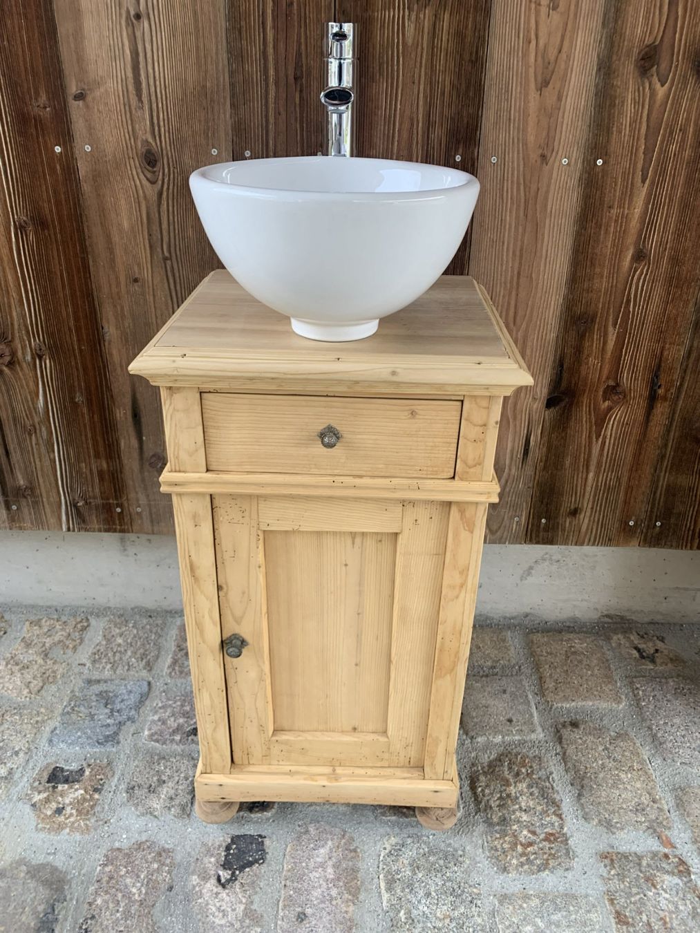 Comodini: Nachttischli mit Lavabo inkl. Wasserhahn – Usato da Saland venduto da B.W8493