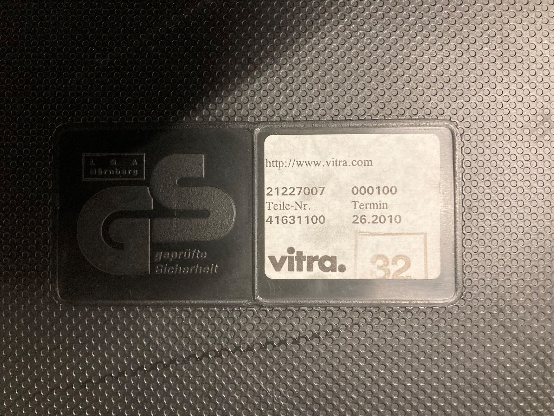 Vitra Stühle: Vitra Visasoft Freischwinger, Leder dunkelbraun – Gebraucht aus Bern von Solid 6
