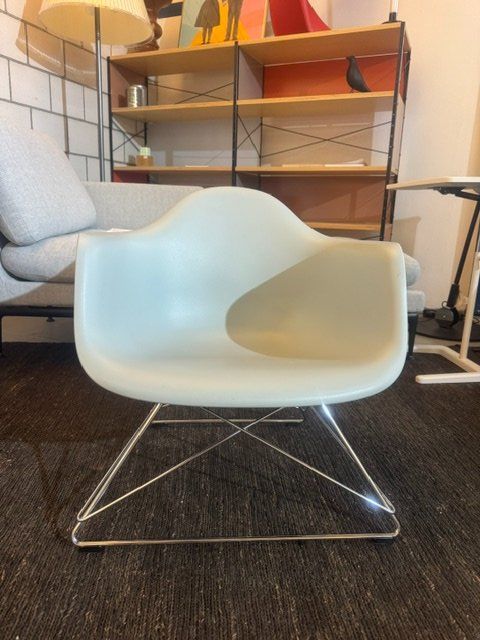 Eames Sedie: Vitra Eames Plastic Armchair LAR – Usato da Zollikofen venduto da OberliAG 1
