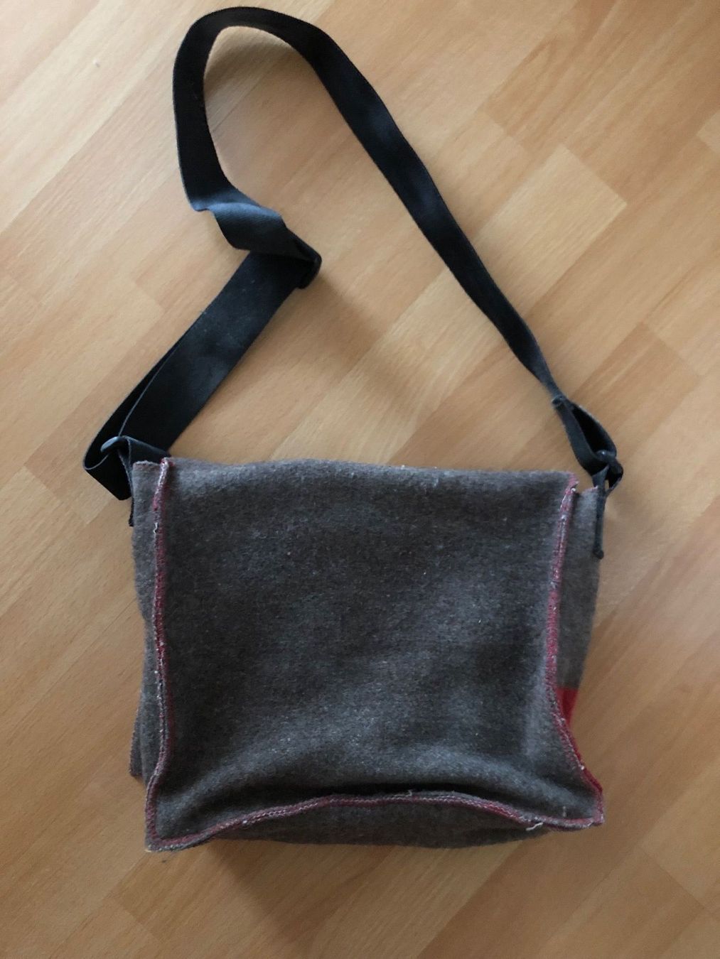 Borse da donna: Schweizer Armeedecke Handtasche Handarbeit – Nuovo (secondo la descrizione) da Davos Platz venduto da cilgia08 2