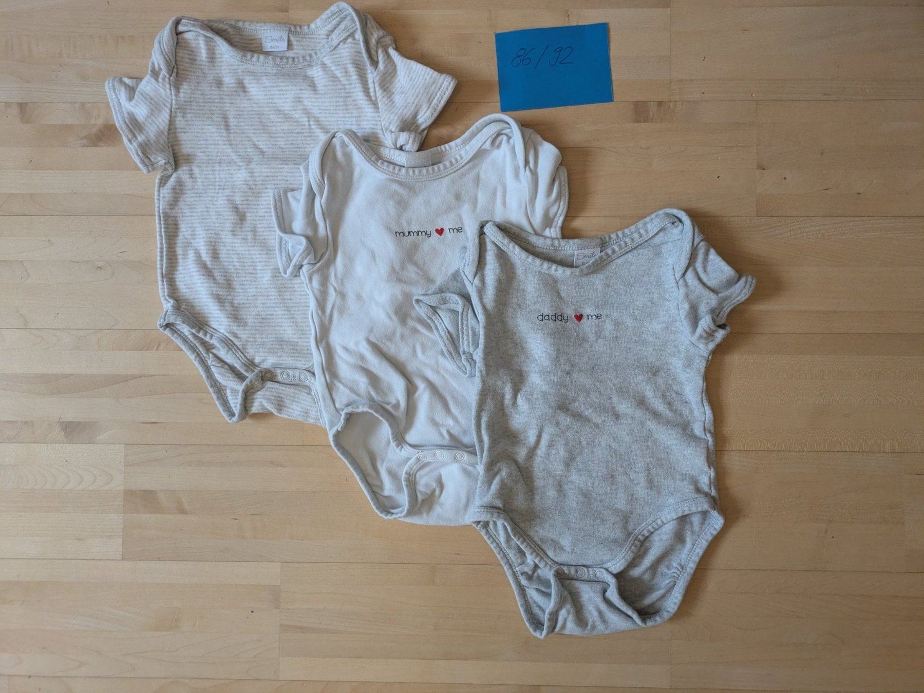 Lotti & Set di vestiti: 3x Kurzarmbodys Gr. 86/92 – Usato da Bern venduto da macsandra