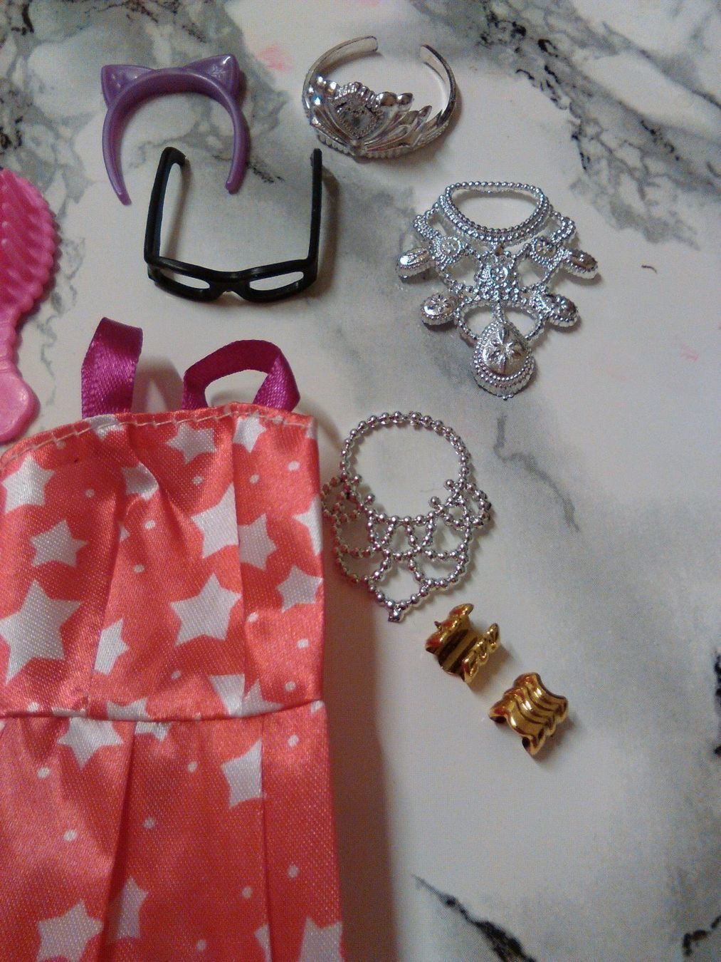 Bambole: BARBIE ROT KLEID MIT ACCESSORIES – Nuovo (secondo la descrizione) da Basel venduto da bijoutrie_4 4