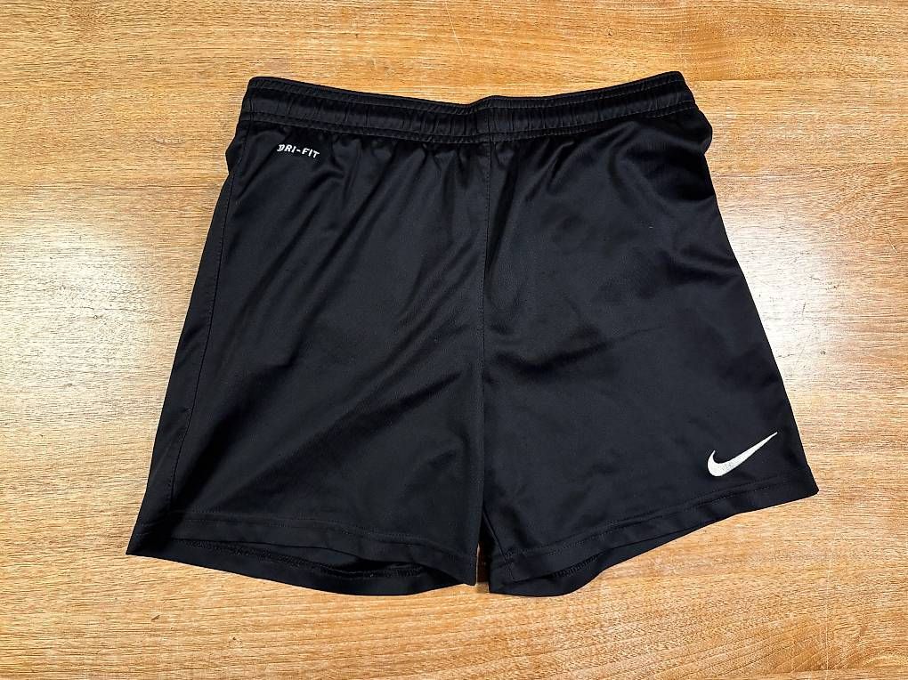 Pantalons: Nike Hose Grösse 137-147 – D'occasion à Pfäffikon ZH par eggisun