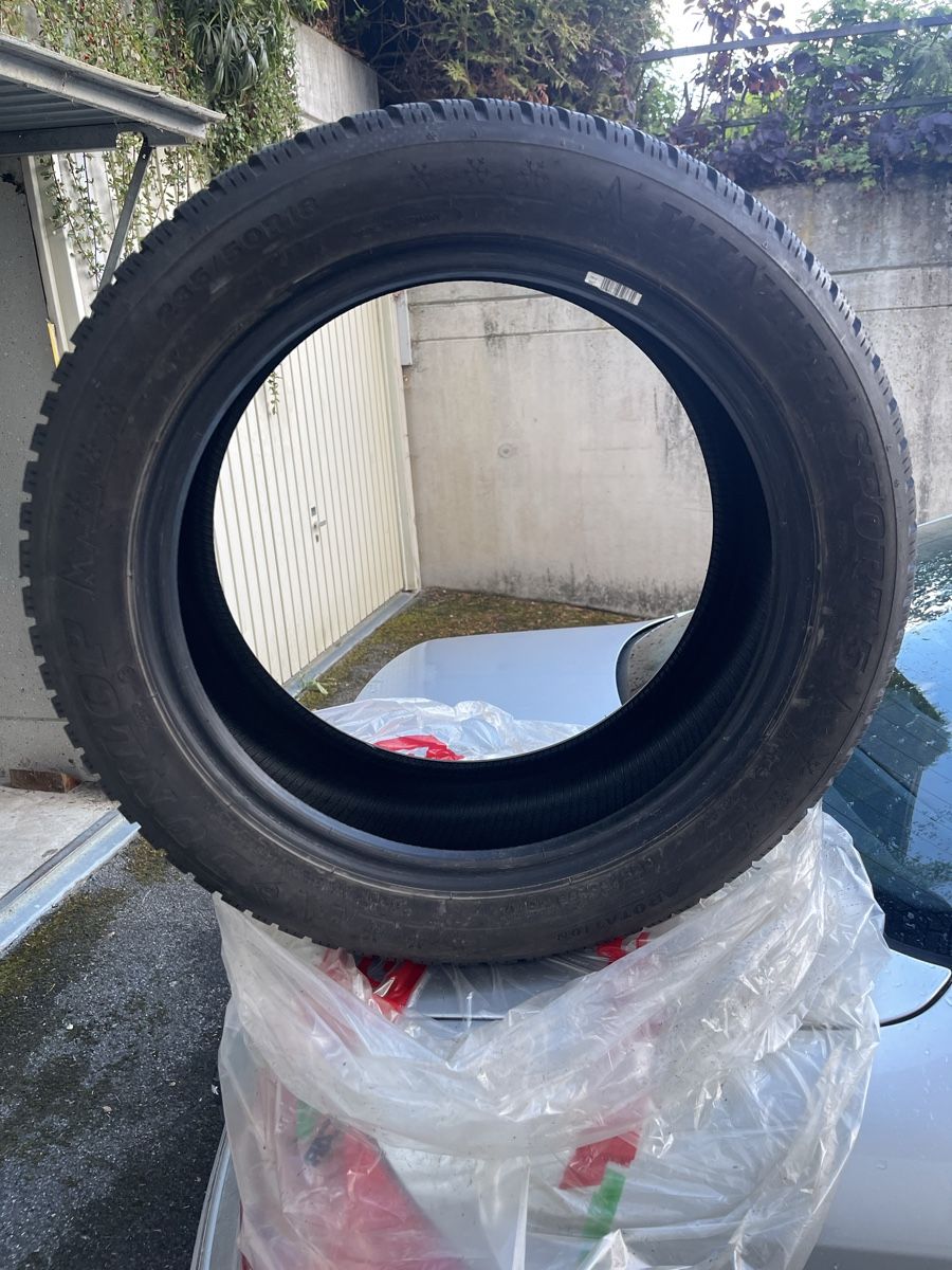 Alle Autoersatzteile: Winterpneus/Winterreifen 235 / 50R18 101V Dunlop – Gebraucht aus Zweisimmen von G-Star06