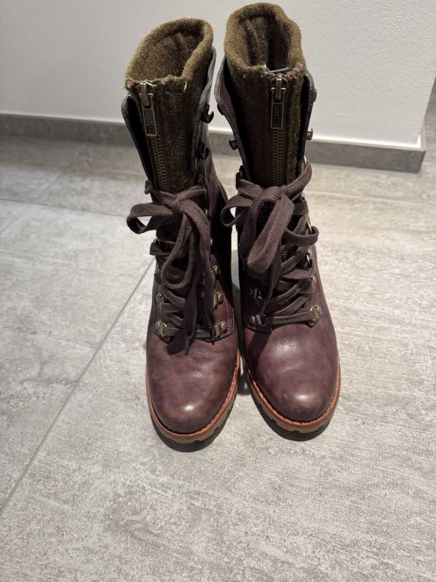 Ugg Scarpe da donna: UGG Boots / Stiefeletten Gr. 39 – Usato da Winkel venduto da Spaedi0 1