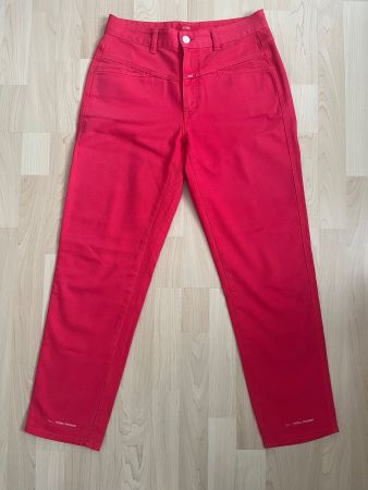 NEU Closed: leichte Jeans, Modell Pedal Pusher, rot 44 38/40