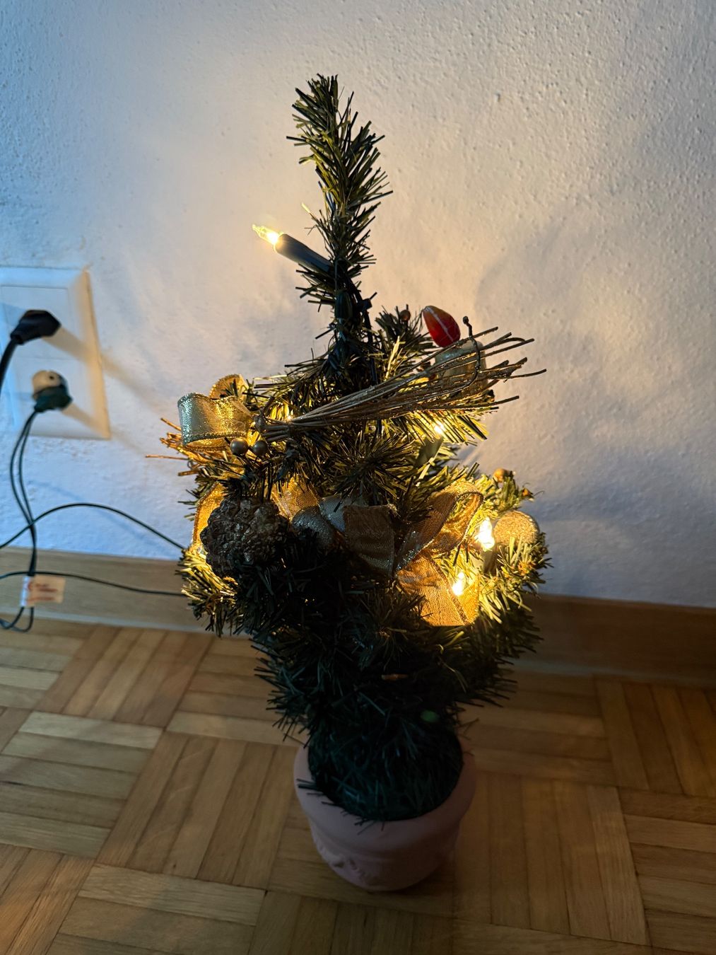 Tutte le decorazioni: Weihnachtsbaum, Tischbaum, ca. 36cm hoch, mit Lichter! – Usato da Erstfeld venduto da Uhu1980 1