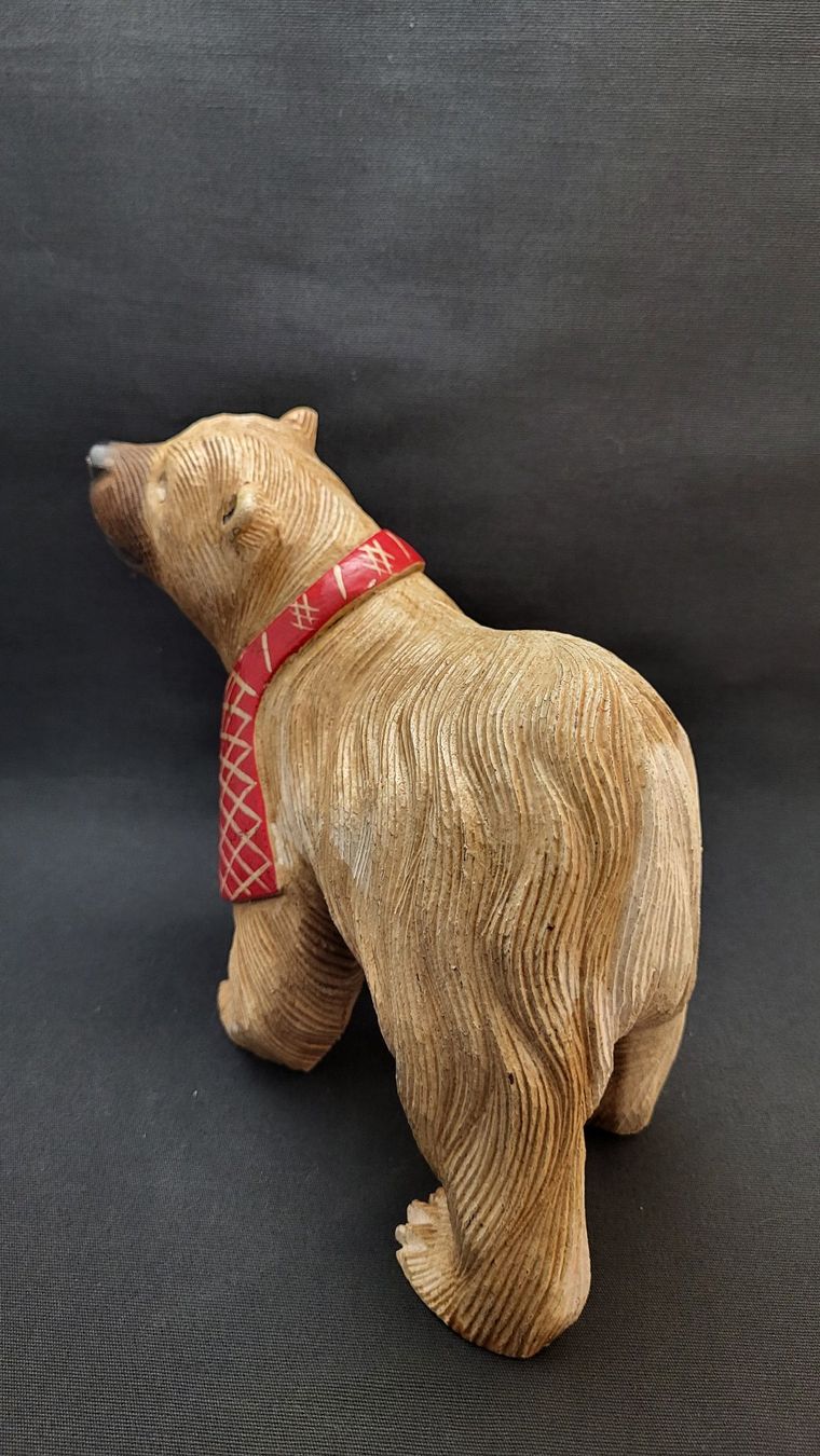 Figurines: Holzschnitzerei POLARBÄR MIT SCHAL – D'occasion à Basel par spinne02 2