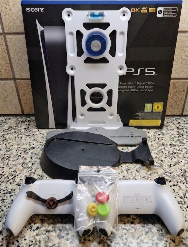 Sony Console: PS5 Digital + AIM Pro-Controll & Wandhalterung – Usato da Schleitheim venduto da Mavin 1