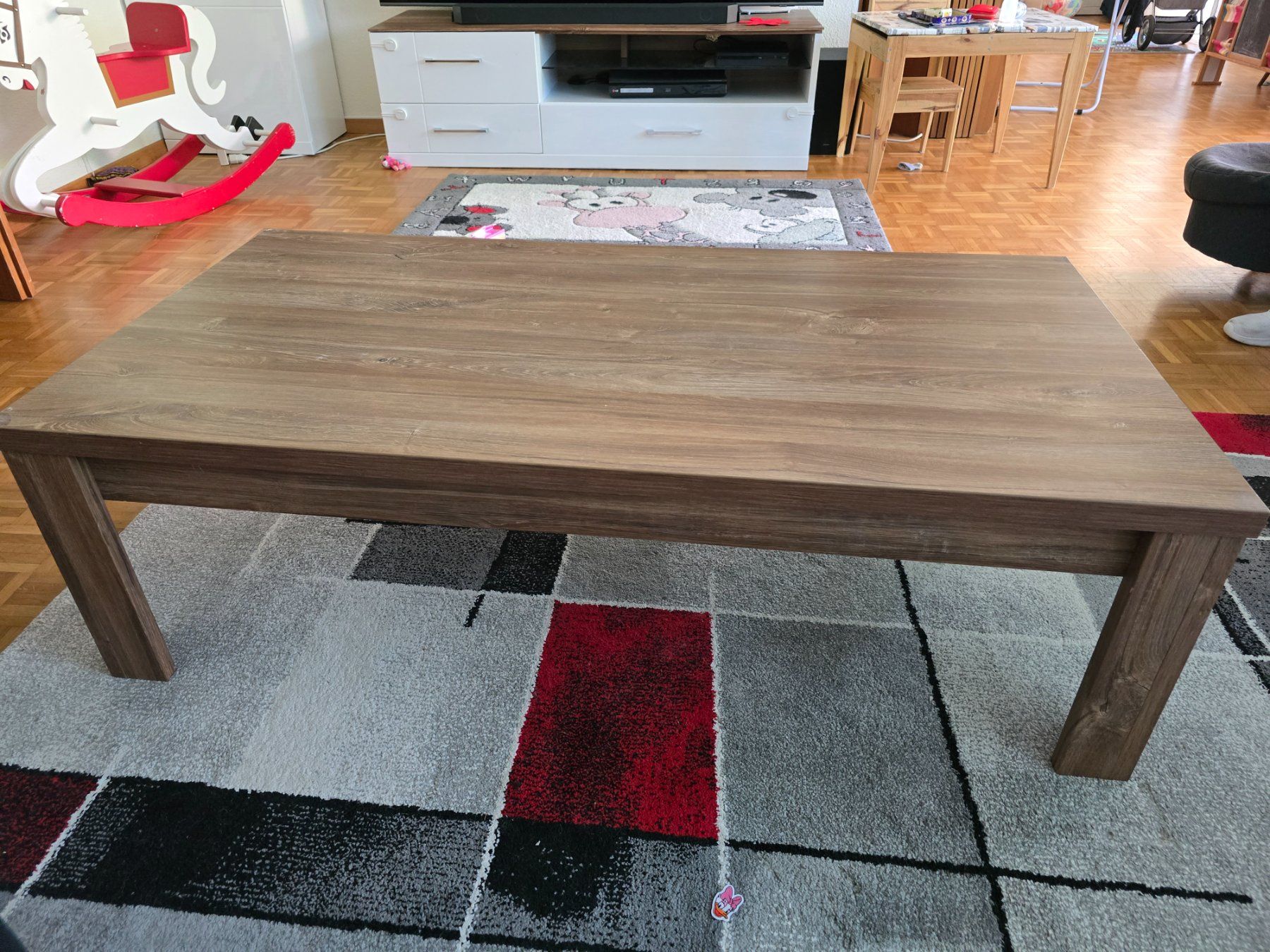 Tische: Grosser Couchtisch, Holzoptik – Gebraucht aus Schwyz von sim_8whg
