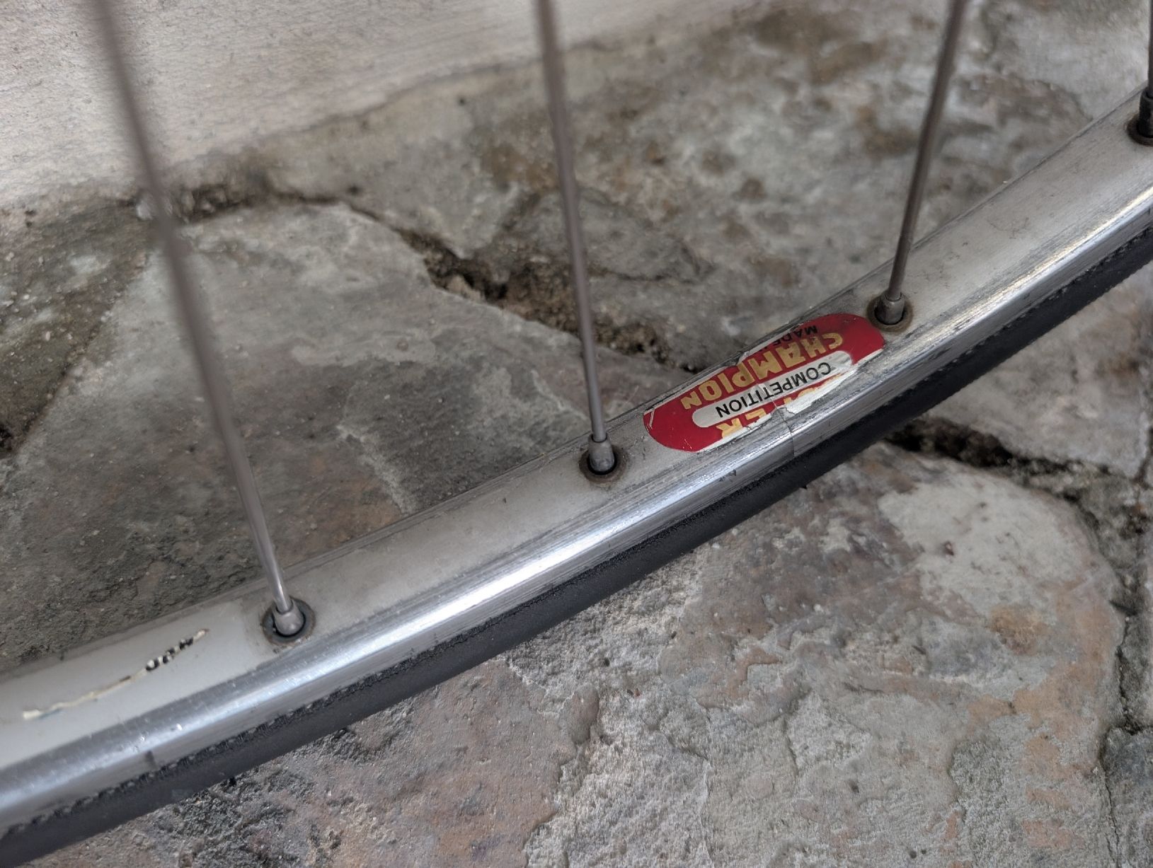 Campagnolo Pneus & Kompletträder: Vorderrad 700c – Gebraucht aus Zürich von osc_gv7f 3