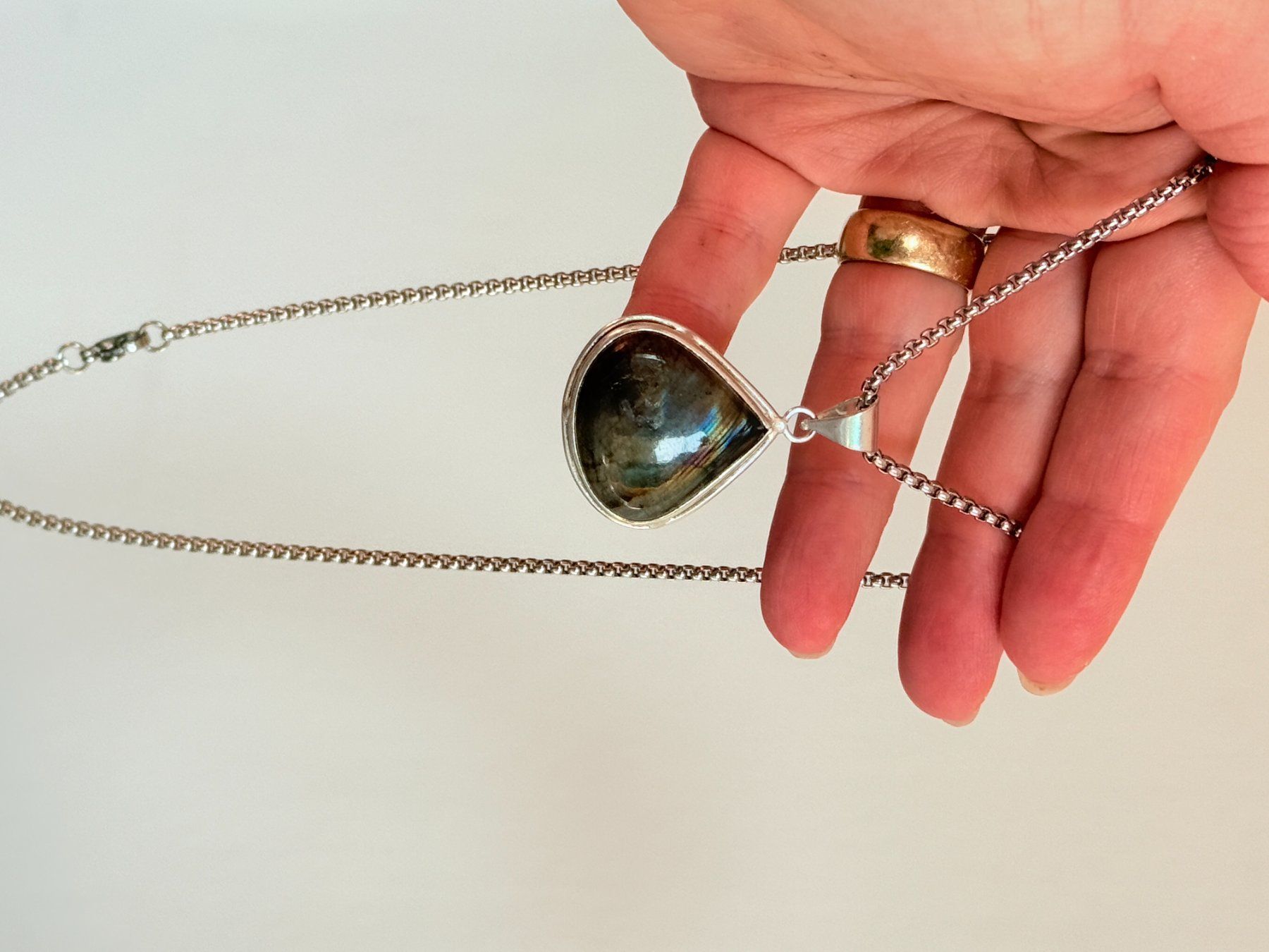 Catenine: Collier Labradorite , Pendentif Goutte d'Eau – Nuovo e nell'imballaggio originale da Genève venduto da AGBERG 7