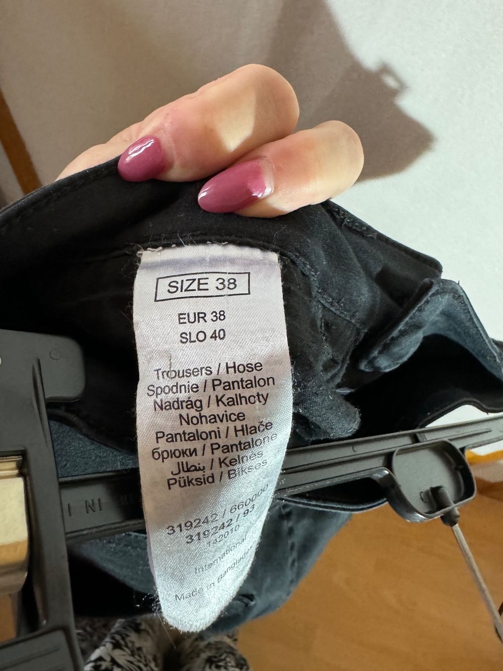 Orsay Pantaloni: Schwarze Hose von Orsay Gr. 38 – Usato da Grosswangen venduto da second_hand_dress 5