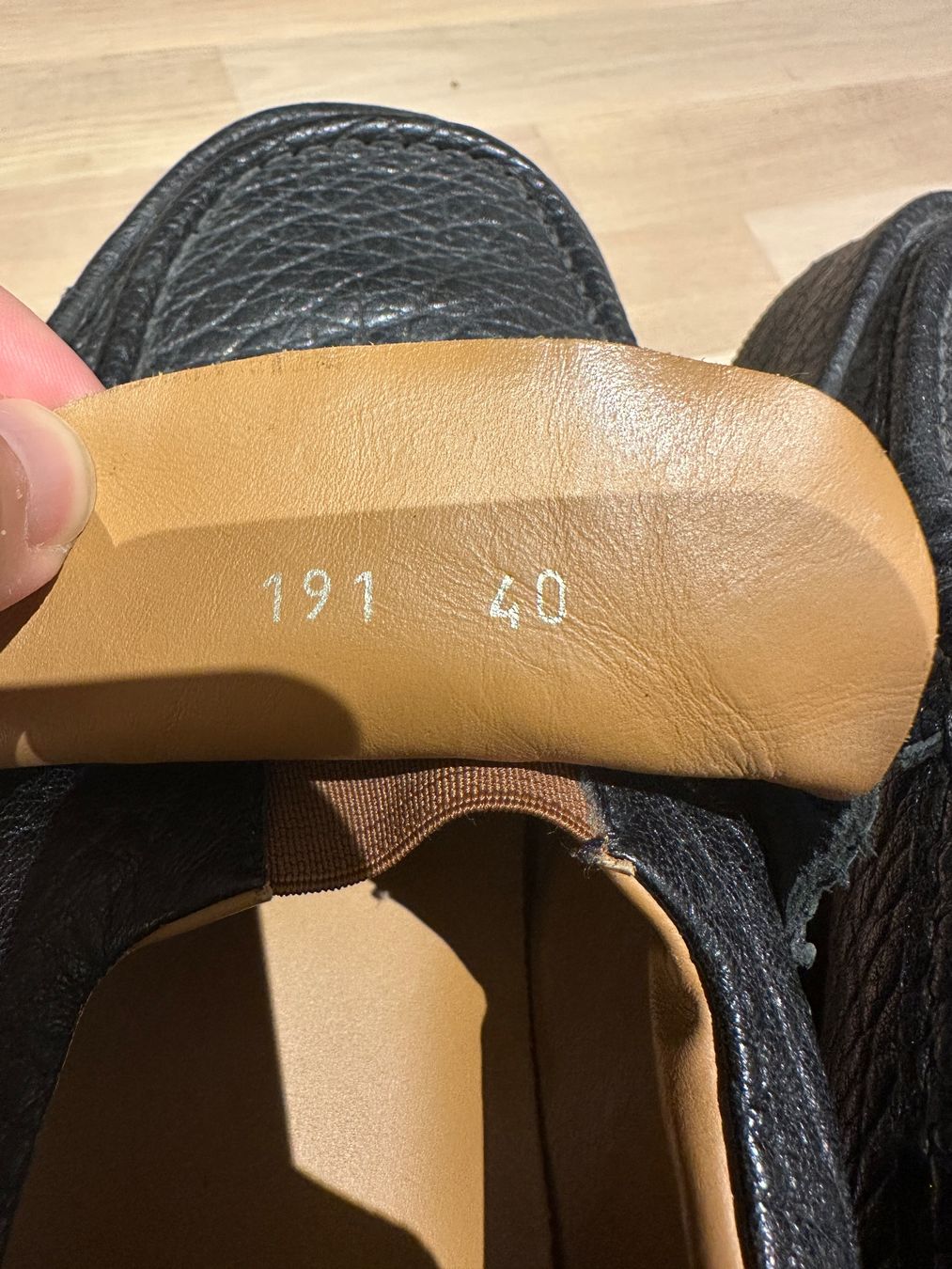 Acne Studios Scarpe da uomo: Acne Studios Schwarzleder Balen Loafers – Usato da Zürich venduto da alif 4