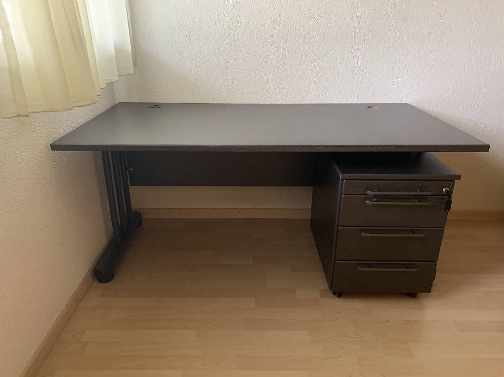 Scrivanie: Schreibtisch ohne Korpus – Usato da Thun venduto da cyr_d8lm