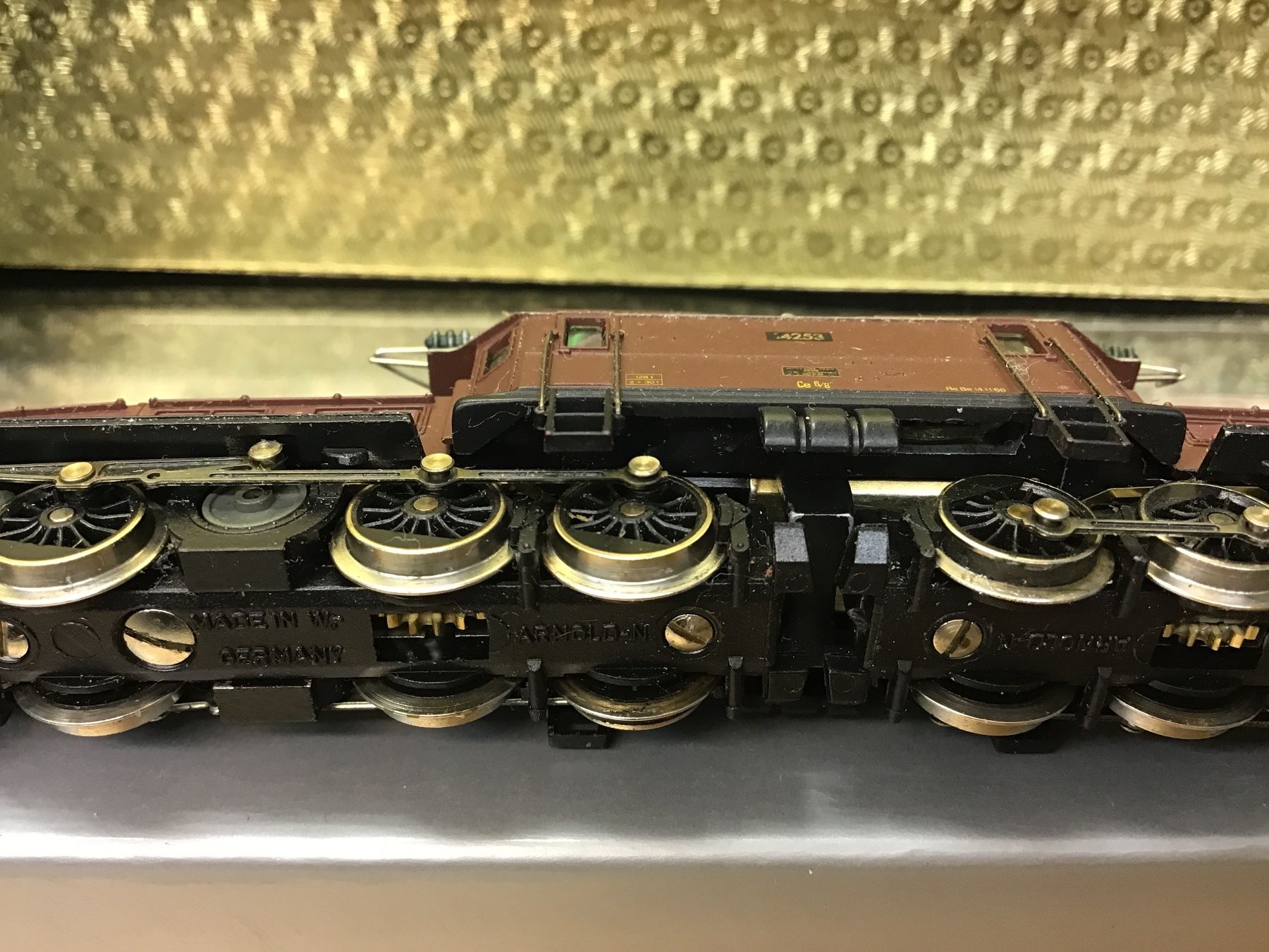 Arnold Modellini di ferrovie: ARNOLD N Krokodil braun, DIGITAL – Usato da Männedorf venduto da Modellbau-wyss 4