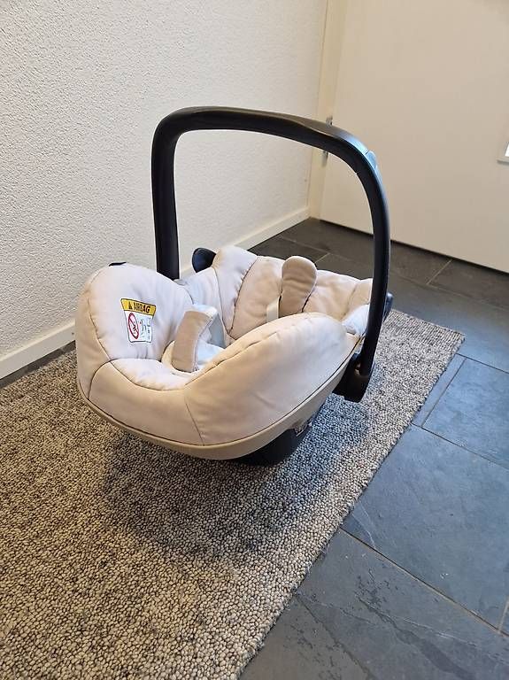 Maxi-Cosi Seggiolini per auto: Maxi-Cosi Pebble Babyschale Beige/Sand – Usato da Kallnach venduto da yinginho 1