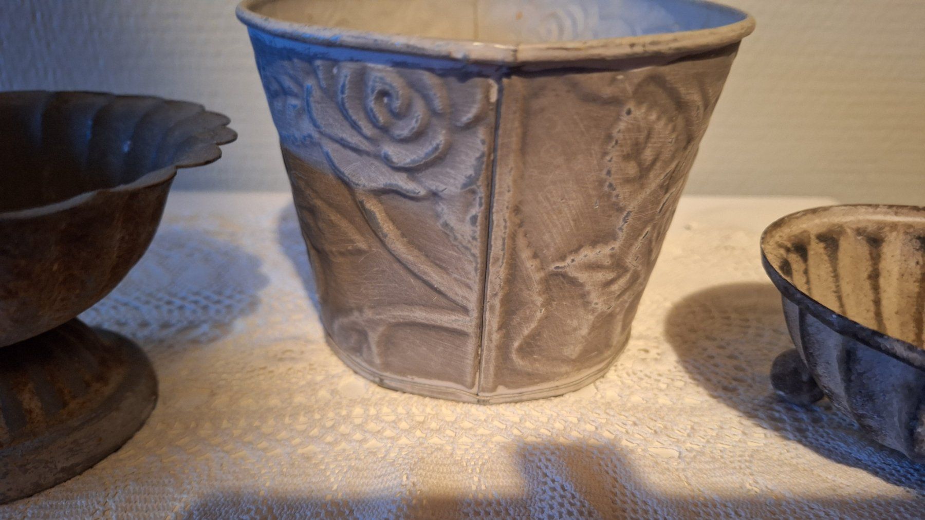 Tutte le decorazioni: hübsche  Blech  Floristik Gefässe , Blumen -Deko Gefässe – Usato da Dornach venduto da majo8689 6