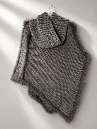 Poncho mit Fell