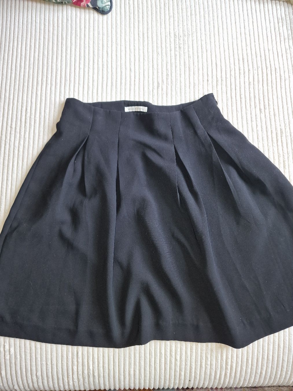 Mint & Berry Gonne: Rock mint & berry schwarz mit Falten – Usato da Winterthur venduto da Winti1993