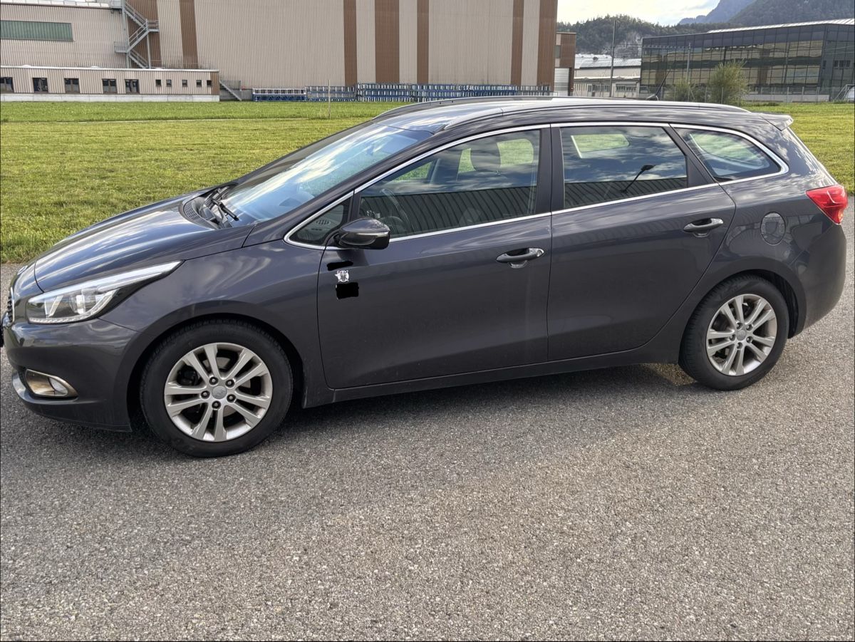Kia Automobili: Kia Ceed 1.6 GDI Kombi – Usato da Kriessern venduto da chickenugget8080