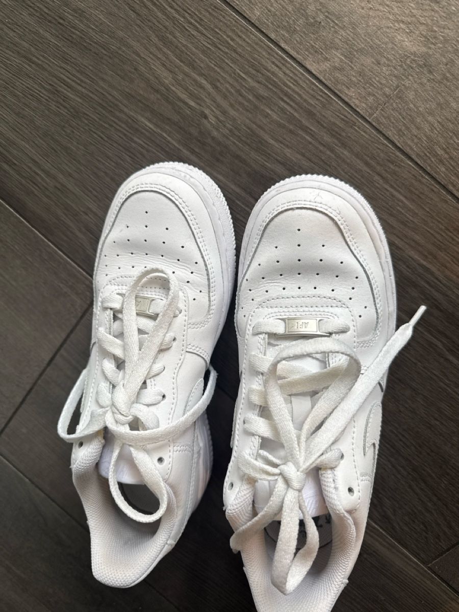 Nike Damenschuhe: Nike Air Force 1, classiques et confortables, taille 37 – Neu (gemäss Beschreibung) aus Pieterlen von tha_q8qg 3