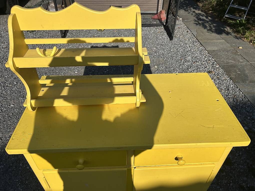 Scaffali: Kommode mit Wandgestell und Haken – Usato da Toffen venduto da matwenger