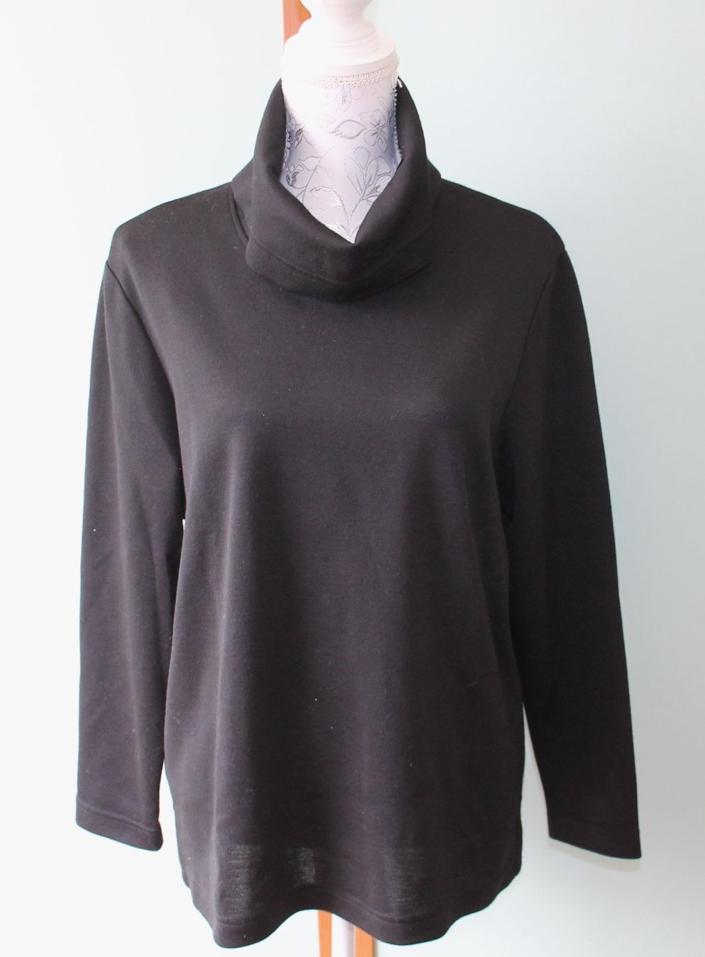 Pullover & Sweatshirts: Rollkragen-Pullover von *ESSENTIEL* – Gebraucht aus Schaan von antikes_und_kurioses