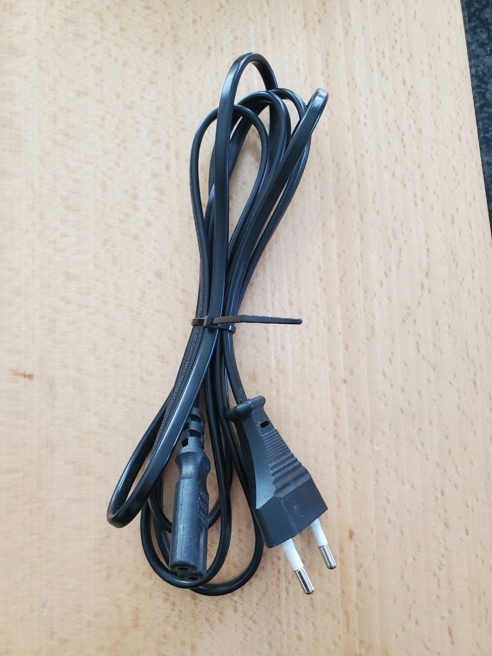 Cavi: Ladekabel Stromkabel Kabel C7 Stecker – Usato da Lanzenhäusern venduto da Ulika 1