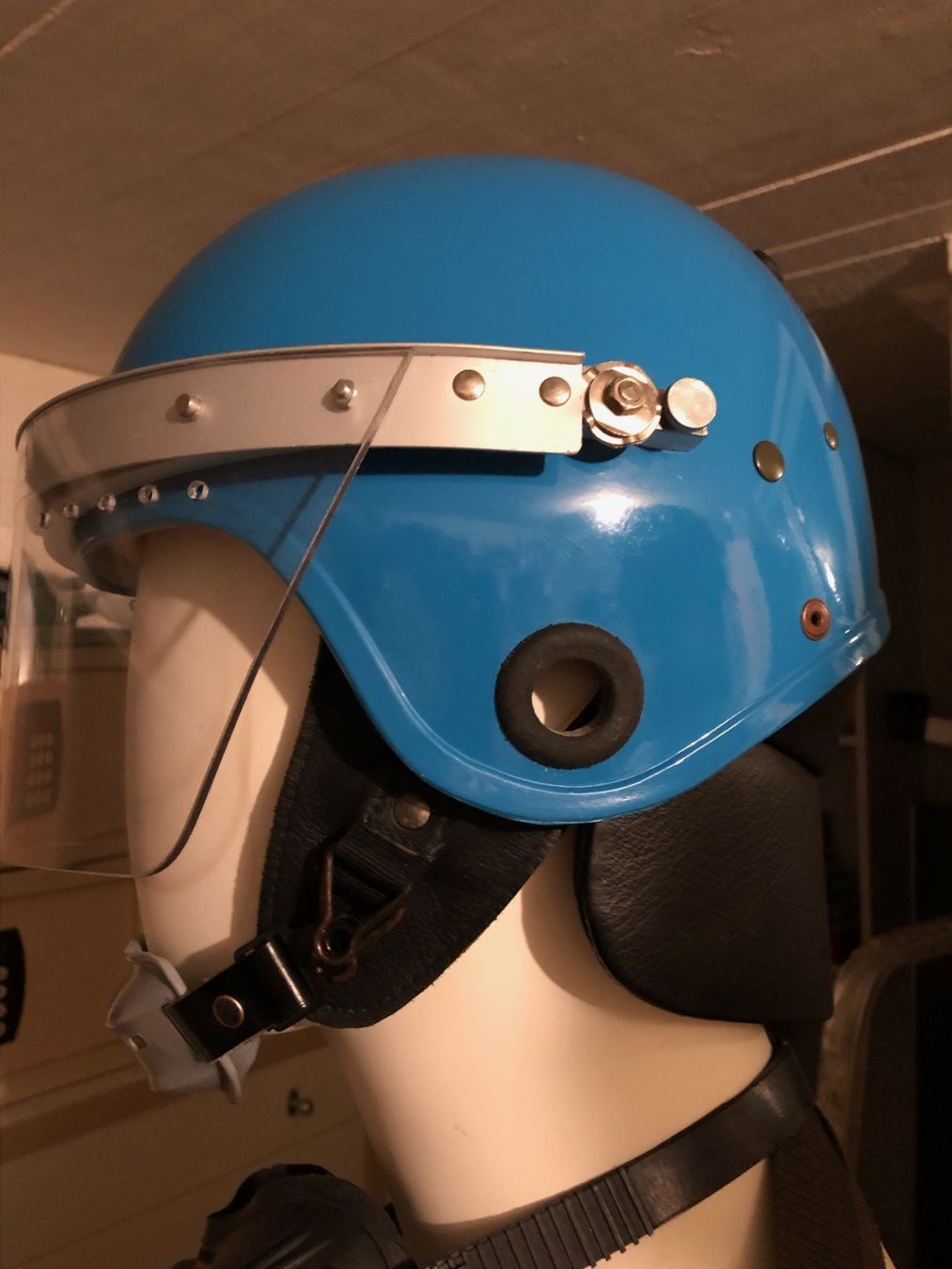 Helme & Visiere: Polizei Einsatzhelm – Gebraucht aus Gümmenen von Ug6 1