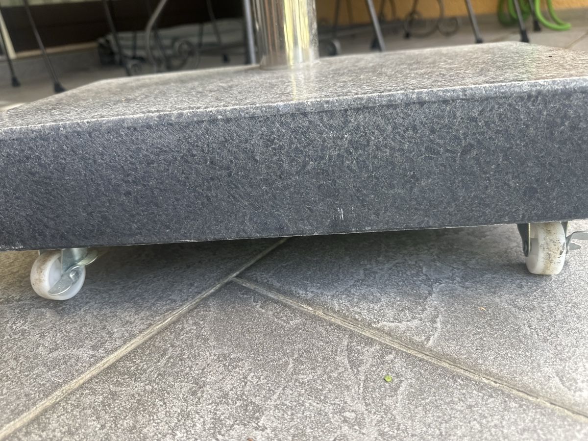Sonstiges: Sockel für Sonnenschirm Granit – Gebraucht aus Thun von lig_f678 1