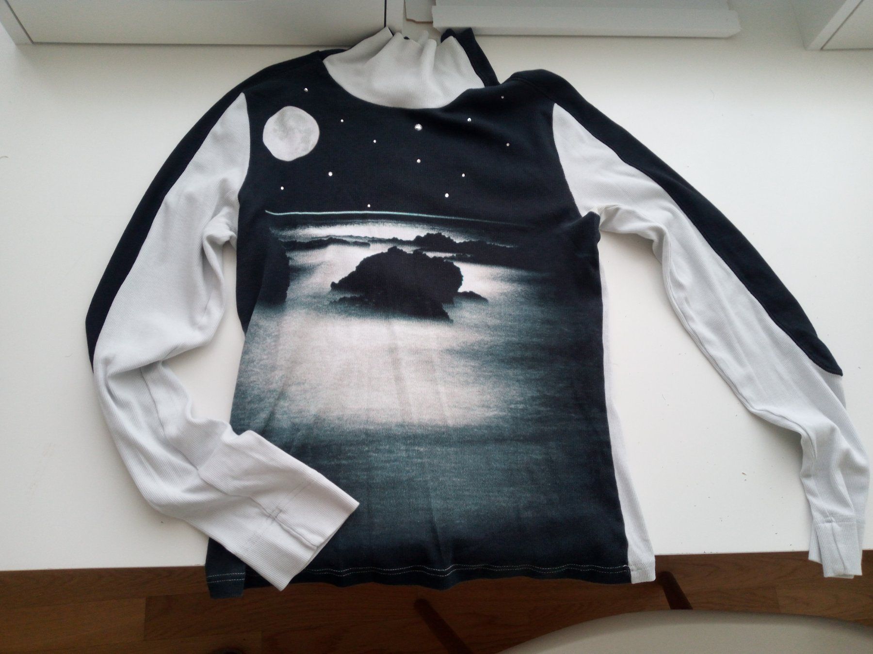 Marc Cain Pullover & Sweatshirts: Marccain Mondpullover mit Schmucksteinen – Gebraucht aus Burgdorf von BabaJaga_2