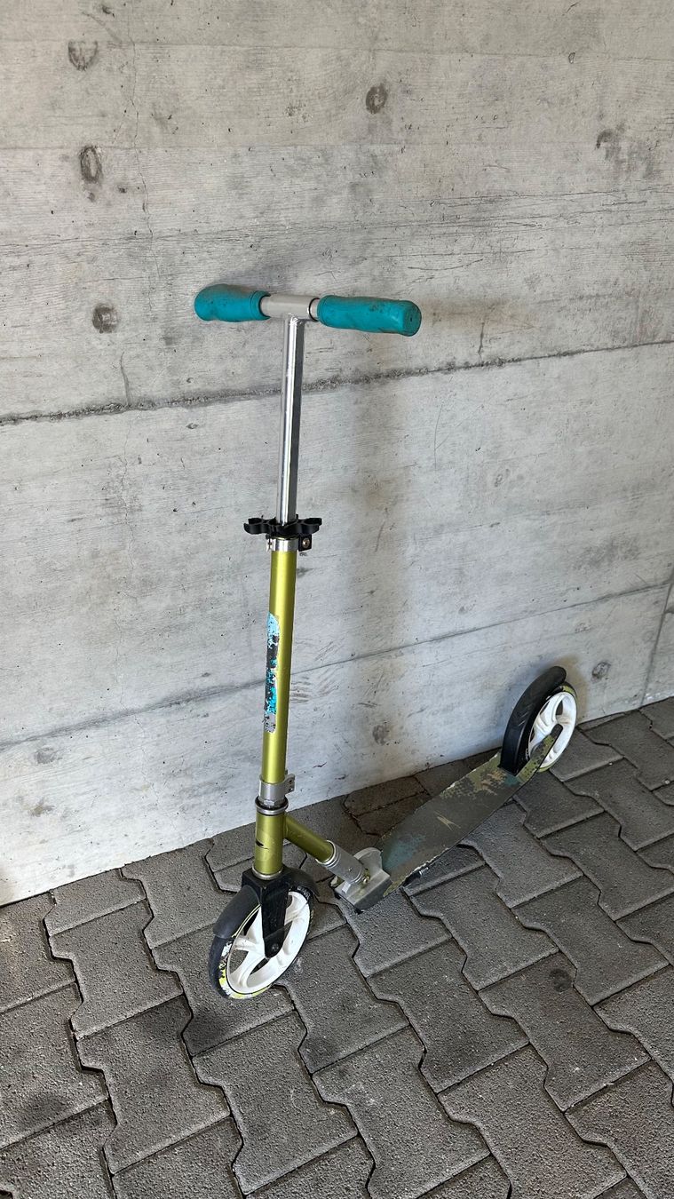Kickboard: Kickroller Kinder Roller gebraucht für Mädchen Jungen – Gebraucht aus Pfäffikon ZH von narteq