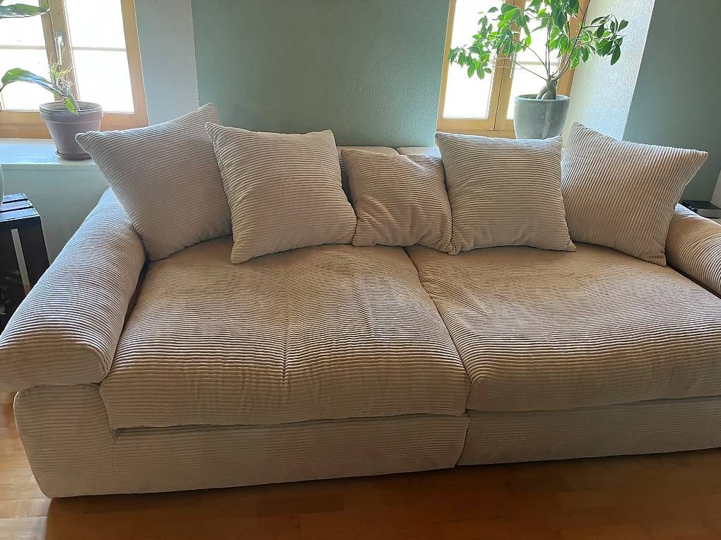 Sofas: Weisses Sofa zu verkaufen – Gebraucht aus Spiez von pas_529d