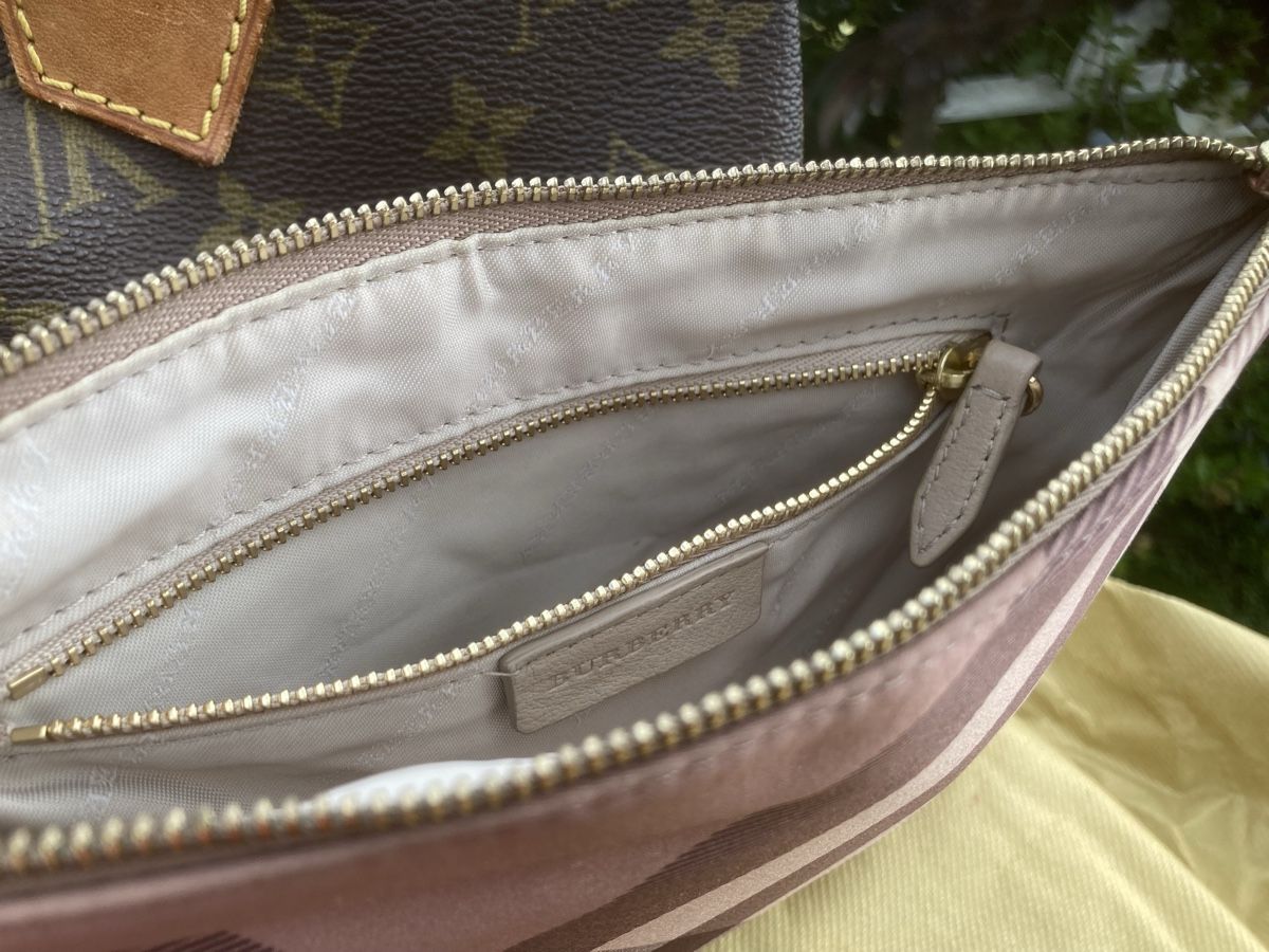 Burberry Custodie per cosmetici: Burberry Necessaire – Usato da Walterswil SO venduto da Sunshineyupi 3