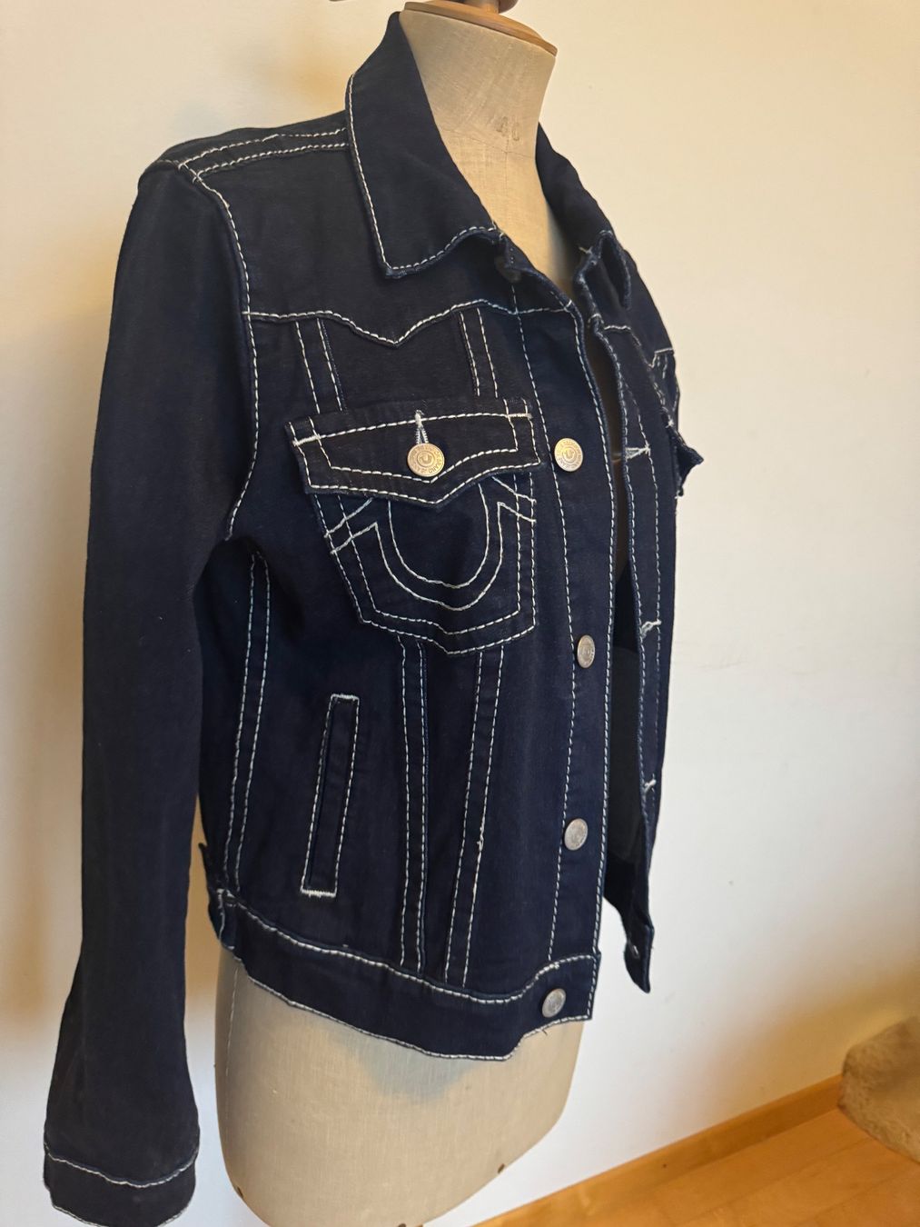 True Religion Giacche: *** True Religion Jeans Jacke, NEU *** – Nuovo (secondo la descrizione) da Hombrechtikon venduto da tvogel