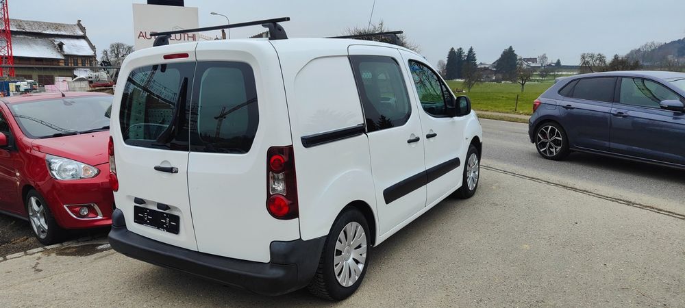 SCHÖNER MONTEUR LIEFERWAGEN CITROEN BERLINGO MIT WENIG KM. 4