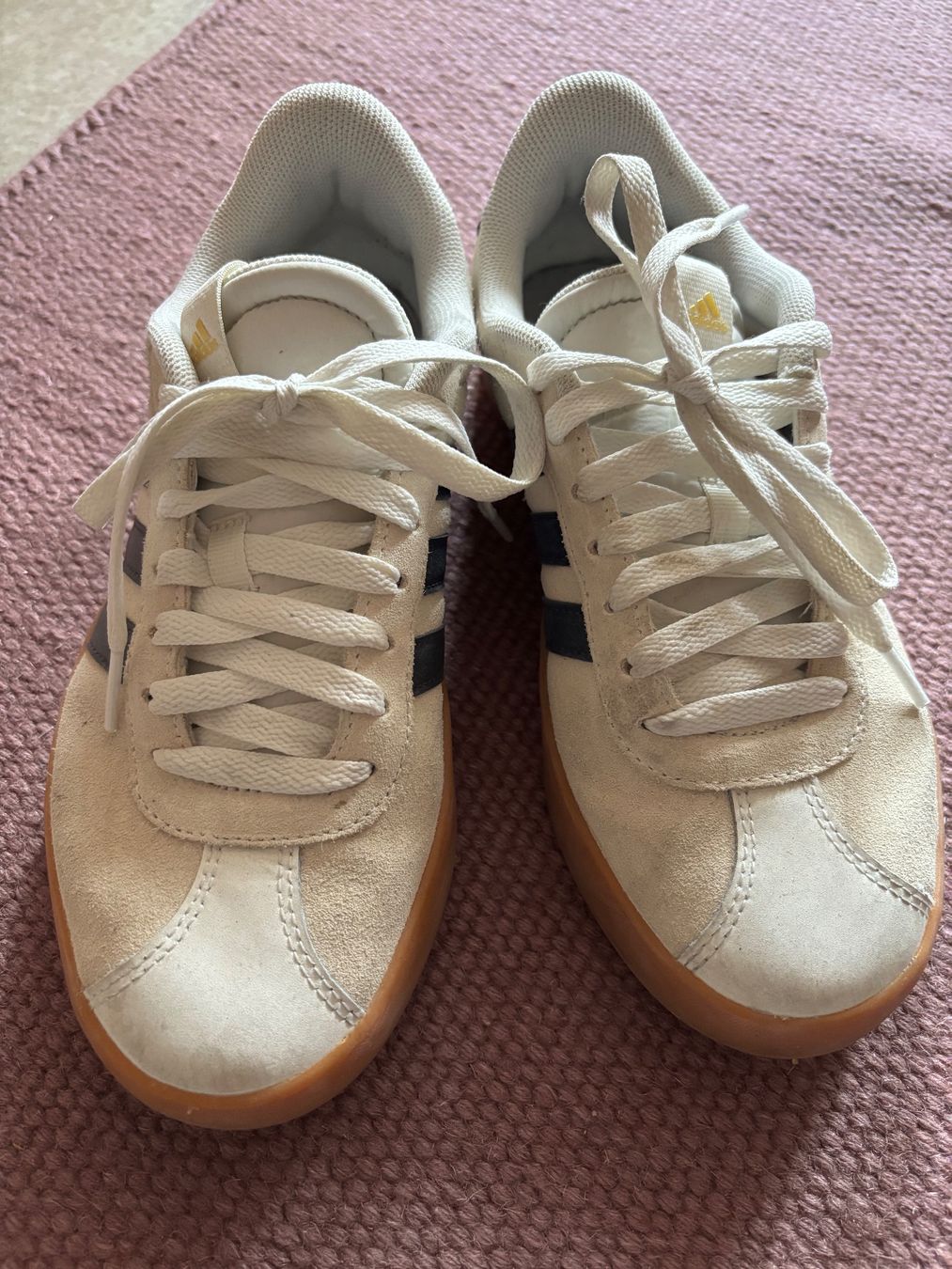 Adidas Damenschuhe: Adidas Sneakers – Gebraucht aus Unterseen von sjo_7cf2