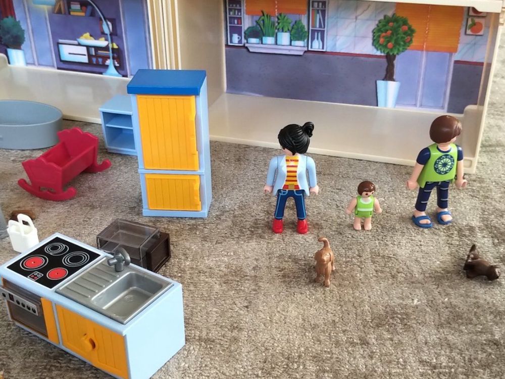 PLAYMOBIL 5167 Mein Mitnehm-Puppenhaus – Klappbares Puppenhaus Mit 3 Figuren & 125 Teilen, Ab 4 Jahren