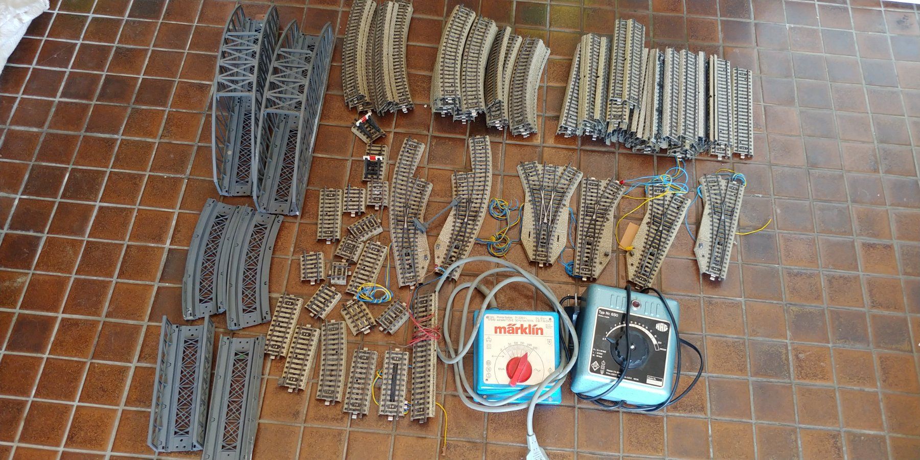Märklin Modellini di ferrovie: Grosser Märklin Posten M-Gleise HO – Usato da Waltenschwil venduto da Ardnas007