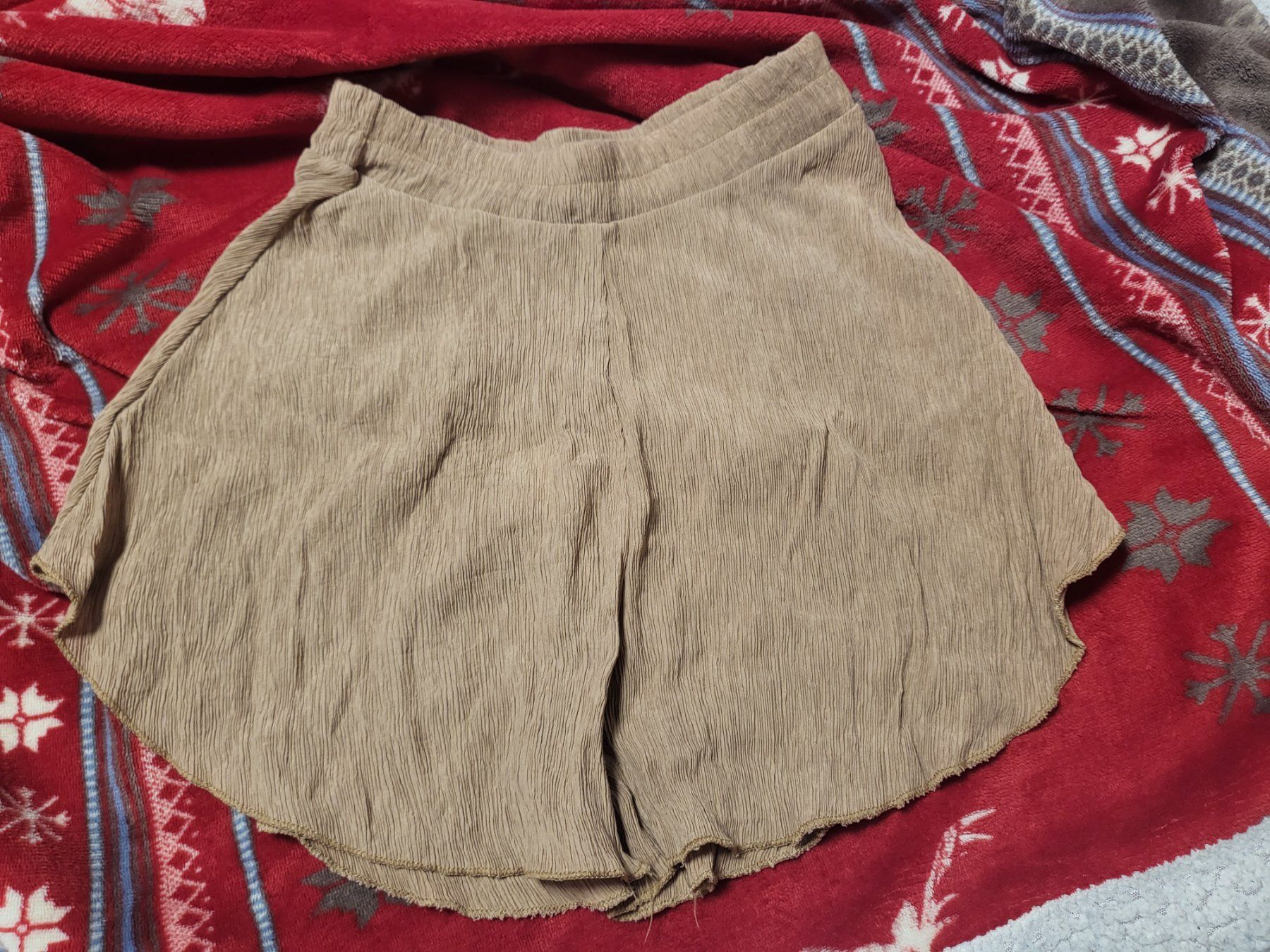 Pantalons: Sommerhose / Shorts / Grösse M / Beige – Neuf (Voir description) à Lömmenschwil par S4BR1N4