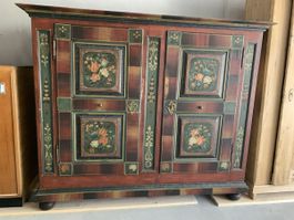 Gemalter Bauernschrank
