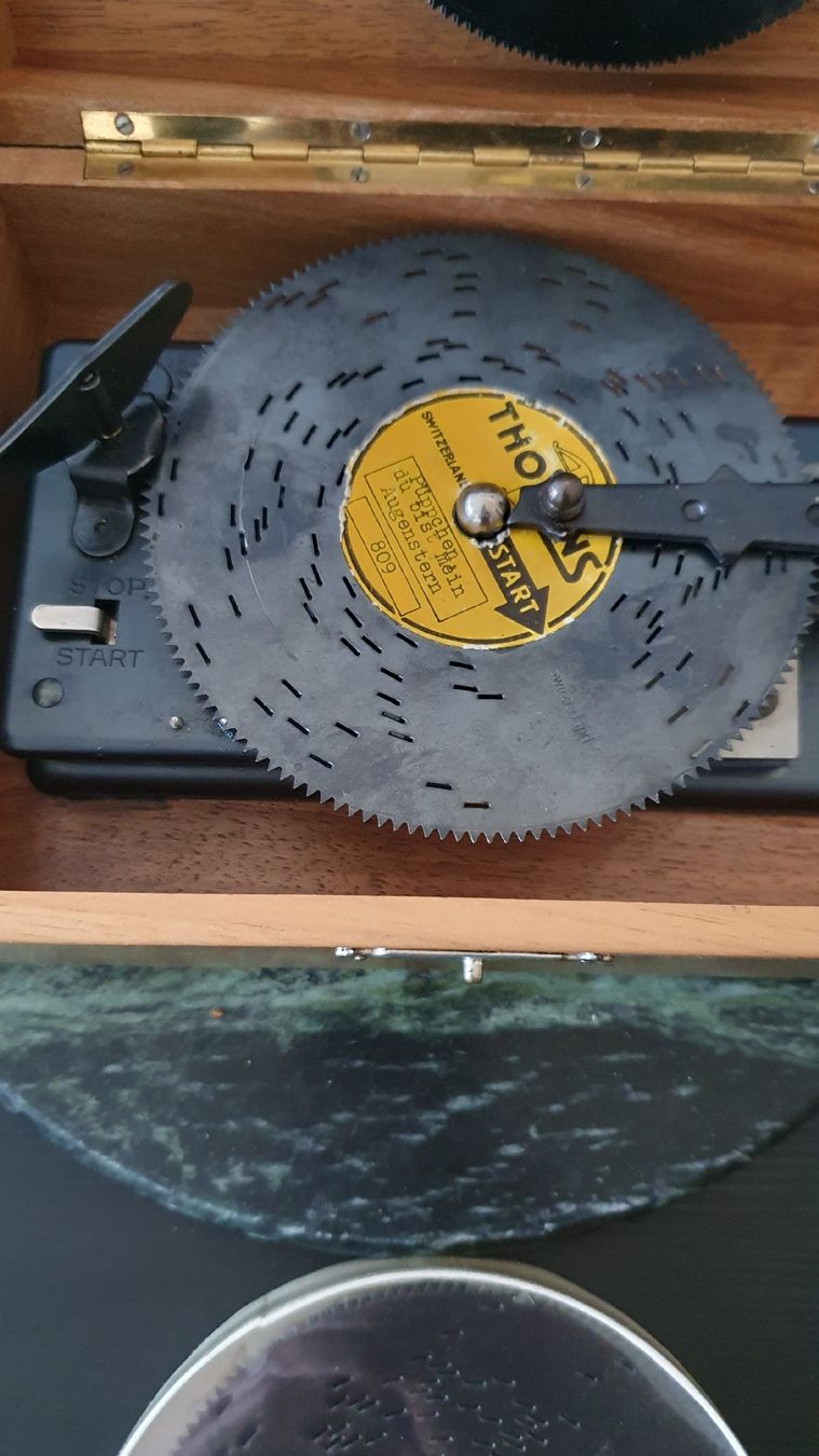 Thorens Carillon: Thorens Musikdose Spieldose mit 10 Platten – Usato da Dietikon venduto da Allegra34 2