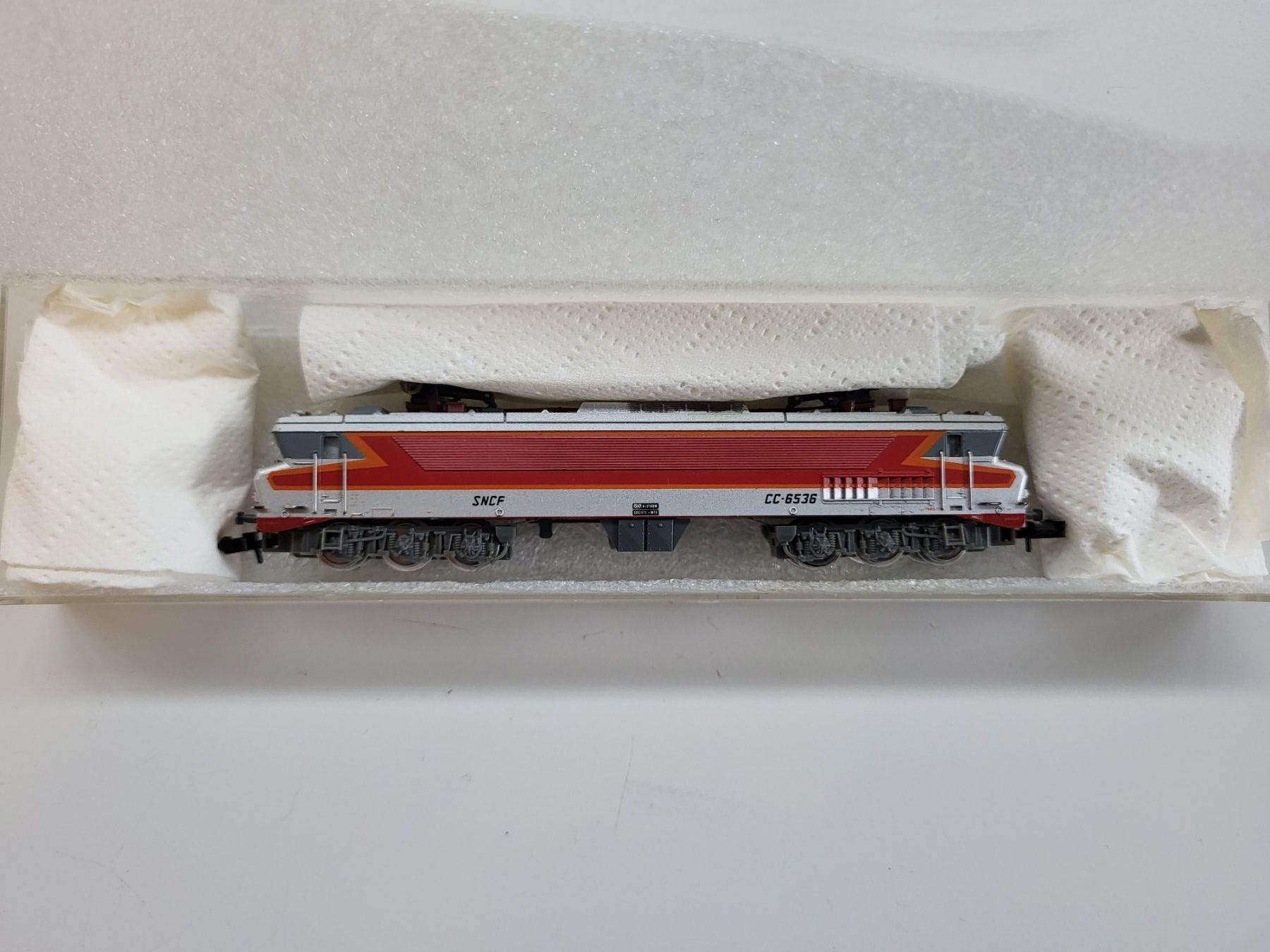 Trix Modellini di ferrovie: Minitrix ? 2084 Elektrolok SNCF CC 6536 – Usato da Brügg BE venduto da POU-BELLE 1