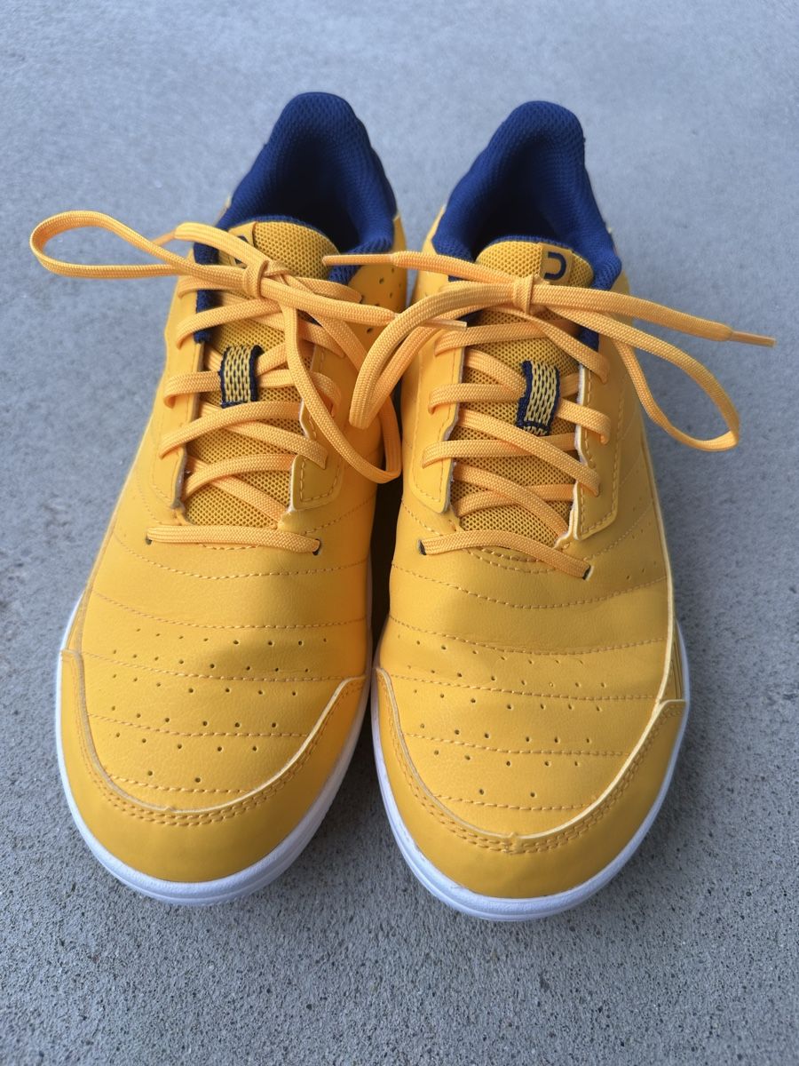 Schuhe für Jungen:  Fussball-Hallenschuhe Grösse 38 – Gebraucht aus Winterthur von melanie28 1