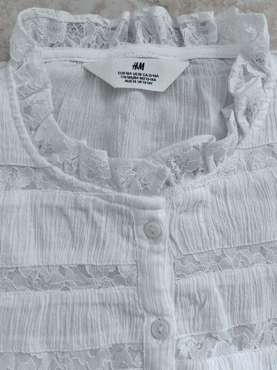 H&M Blusen, T-Shirts & Tops: Camicia bianca H&M con pizzo, taglia 164 - Perfetta! – Gebraucht aus Cugnasco von sd1520 1